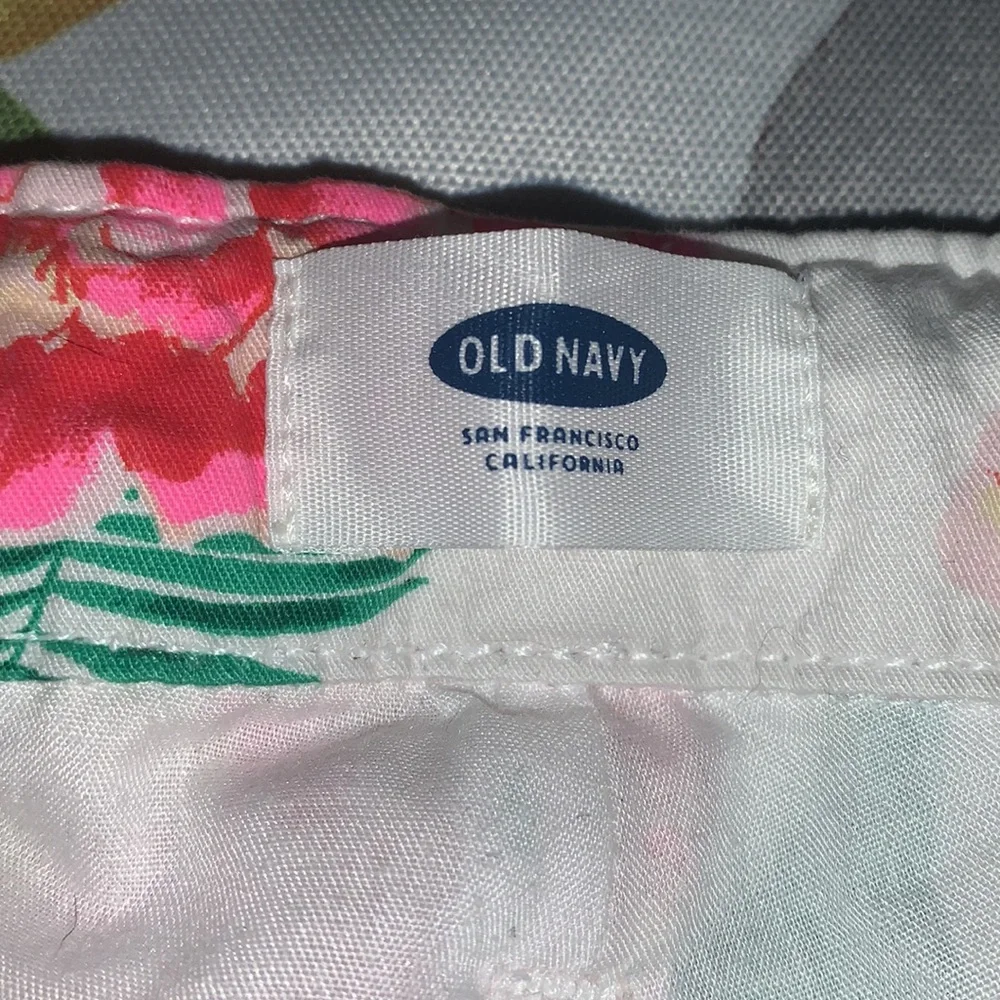 Old Navy Tropical Floral Pattern Pink, Yellow & Orange White Shorts sz Girl 16